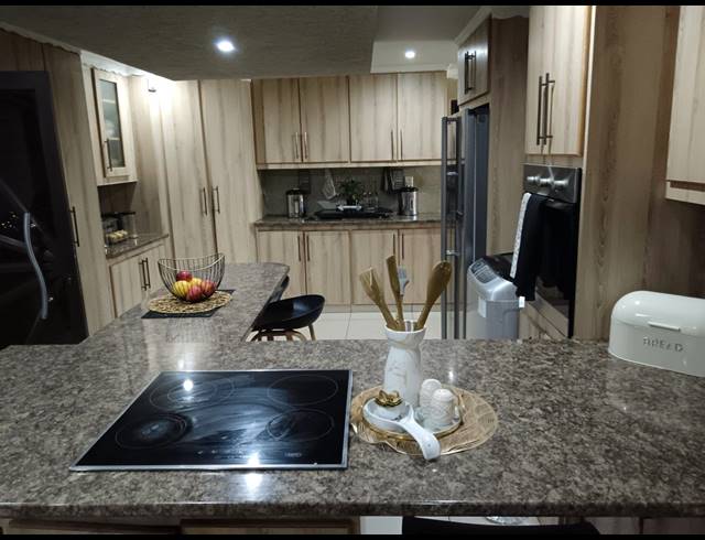 4 BEDROOM HOUSE FOR SALE IN VISTA PARK